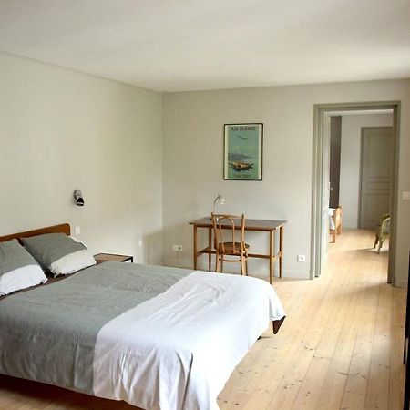 De L'Autre Cote Bed & Breakfast Garlin Exterior photo