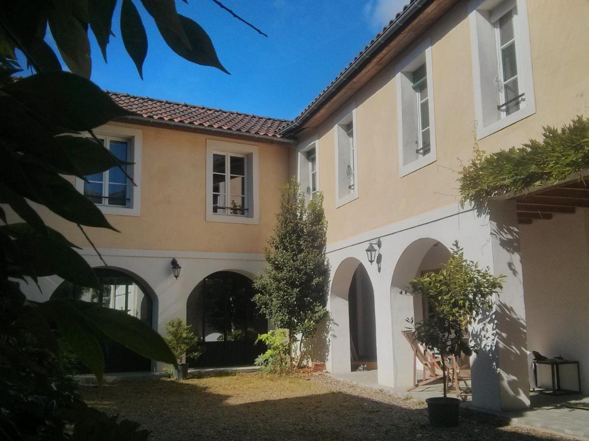De L'Autre Cote Bed & Breakfast Garlin Exterior photo