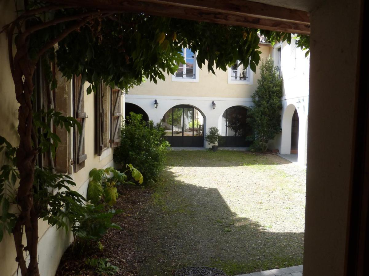 De L'Autre Cote Bed & Breakfast Garlin Exterior photo