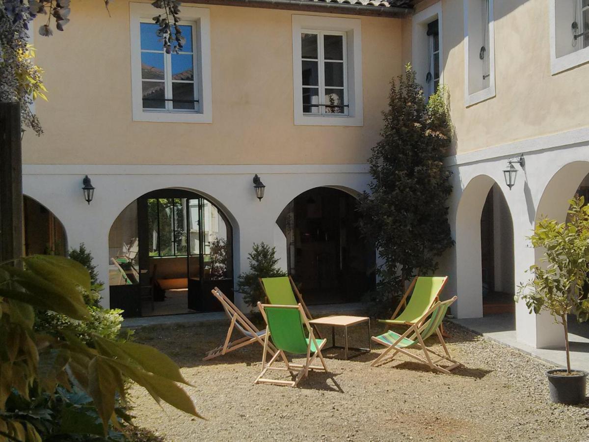 De L'Autre Cote Bed & Breakfast Garlin Exterior photo