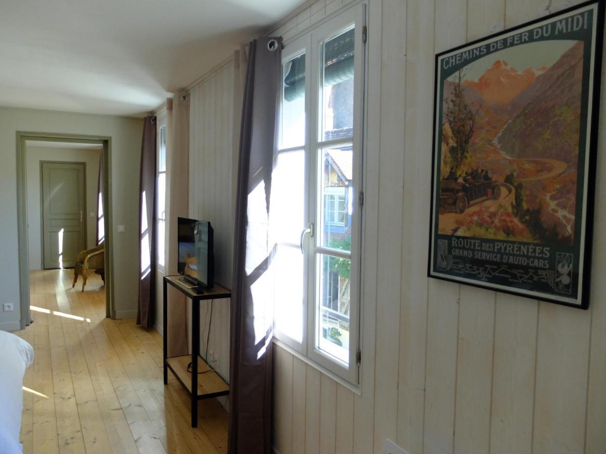 De L'Autre Cote Bed & Breakfast Garlin Exterior photo