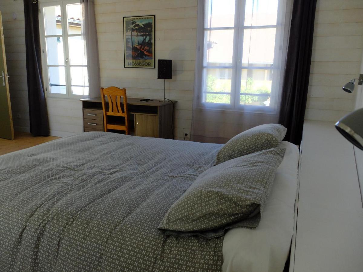 De L'Autre Cote Bed & Breakfast Garlin Exterior photo
